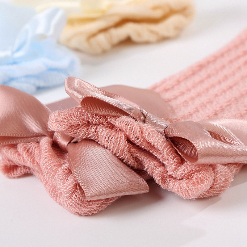 LittleCharm – Delikatne i eleganckie – dziewczęce podkolanówki z kokardką