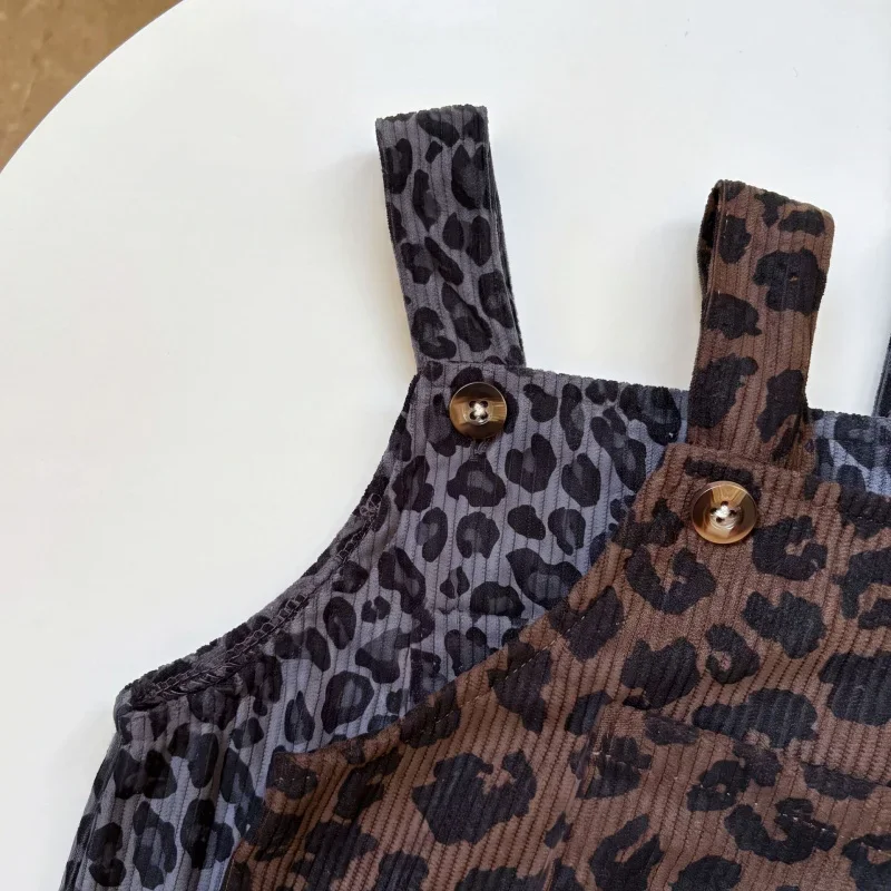 LeopardChic – Modne i wygodne – dziewczęce ogrodniczki w panterkę