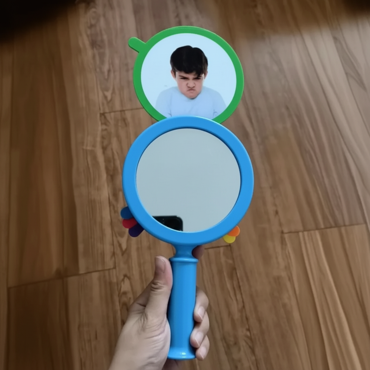 MirrorFun – Edukacyjne i interaktywne – lustro z mimiką twarzy