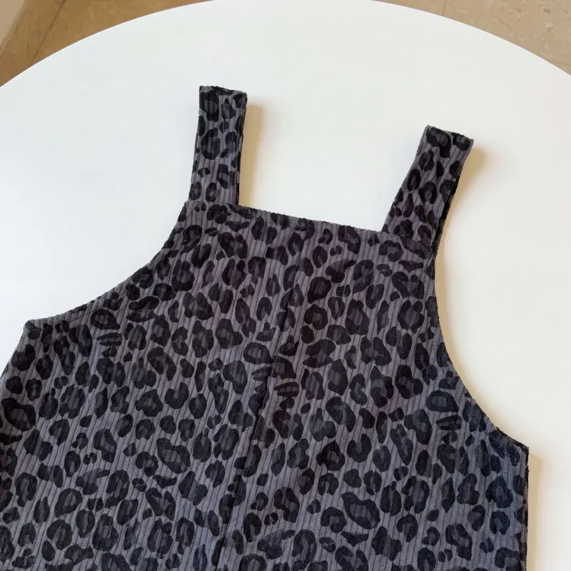 LeopardChic – Modne i wygodne – dziewczęce ogrodniczki w panterkę