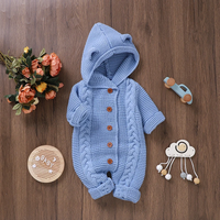 Thumbnail for SoftKnit – Ciepły i uroczy – dzianinowy kombinezon dla niemowląt z kapturem