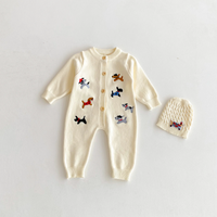 Thumbnail for PlayfulKnit – Delikatny i uroczy – dzianinowy kombinezon dla niemowląt z nadrukiem psów