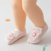 Thumbnail for SweetFeet – Miękkie i urocze – skarpetki dla niemowląt z motywem kwiatowym i koronką