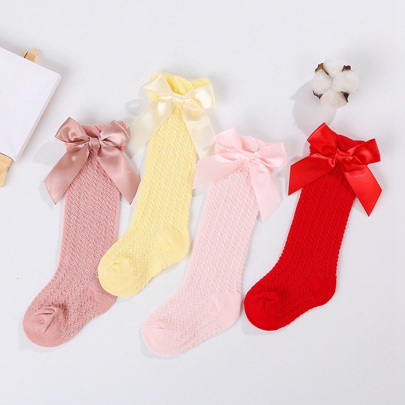 LittleCharm – Delikatne i eleganckie – dziewczęce podkolanówki z kokardką