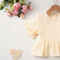 Thumbnail for SoftCharm – Elegancki i wygodny – zestaw dla dziewczynek z bluzką z falbanami i długimi spodniami