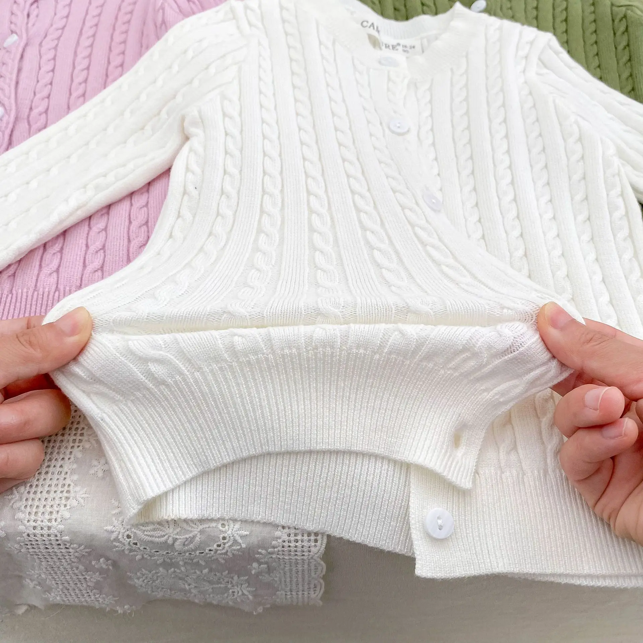 CozyBelle – Elegancka i ciepła – dzianinowa kamizelka z guzikami