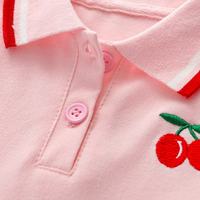 Thumbnail for PetitJoy – Wygodna i stylowa – sukienka polo z nadrukiem wiśni