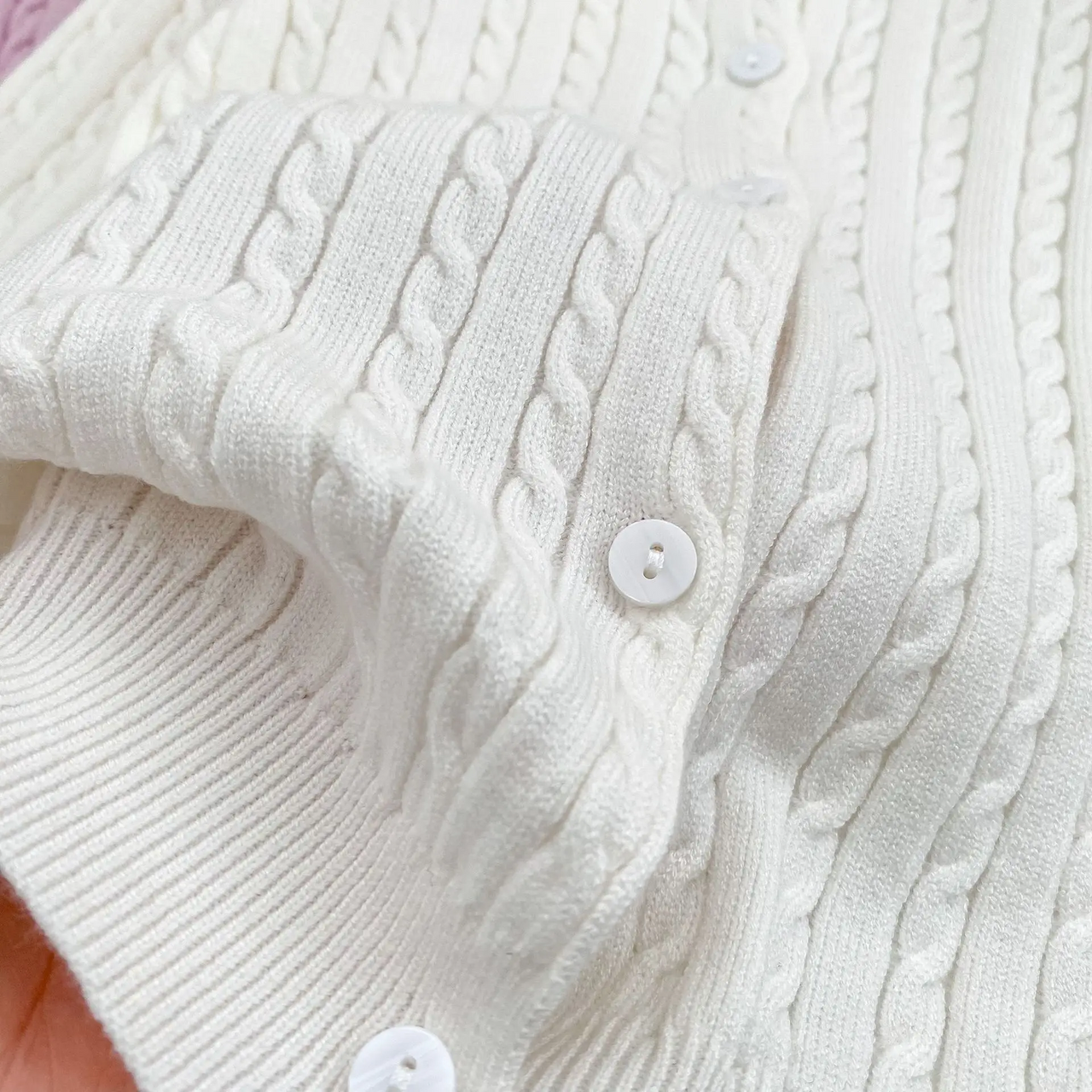 CozyBelle – Elegancka i ciepła – dzianinowa kamizelka z guzikami