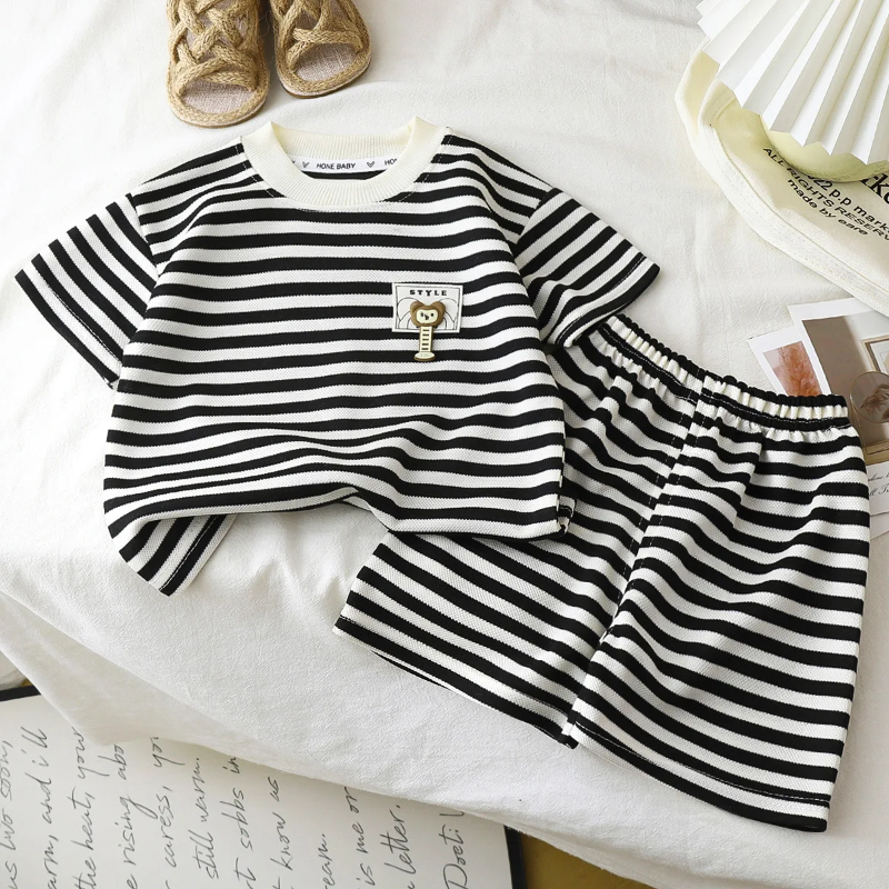 Kids Stripe Outfit – Modne i wygodne – letni strój dla dzieci