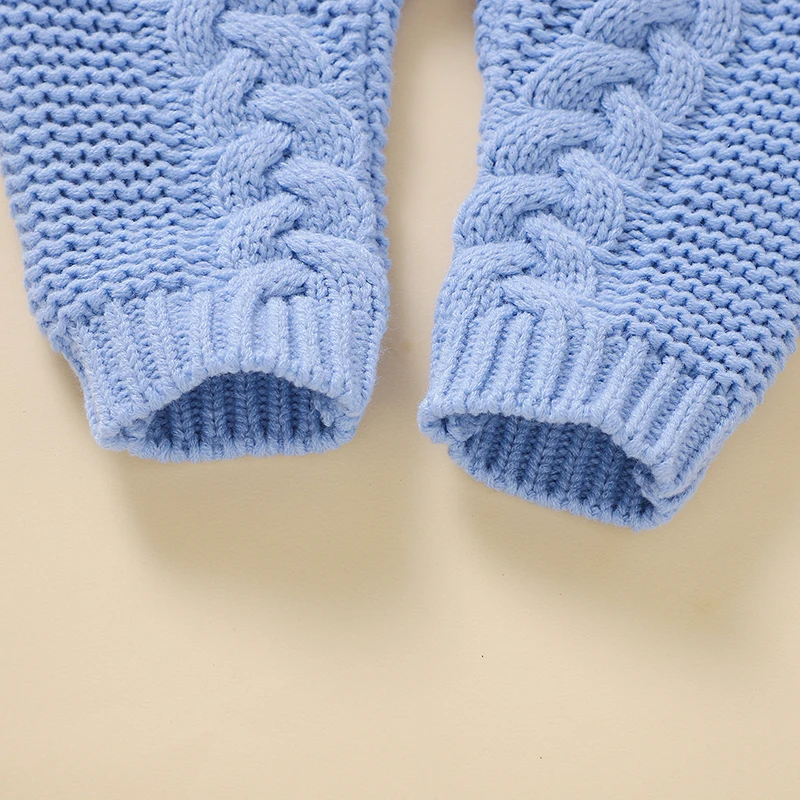 SoftKnit – Ciepły i uroczy – dzianinowy kombinezon dla niemowląt z kapturem