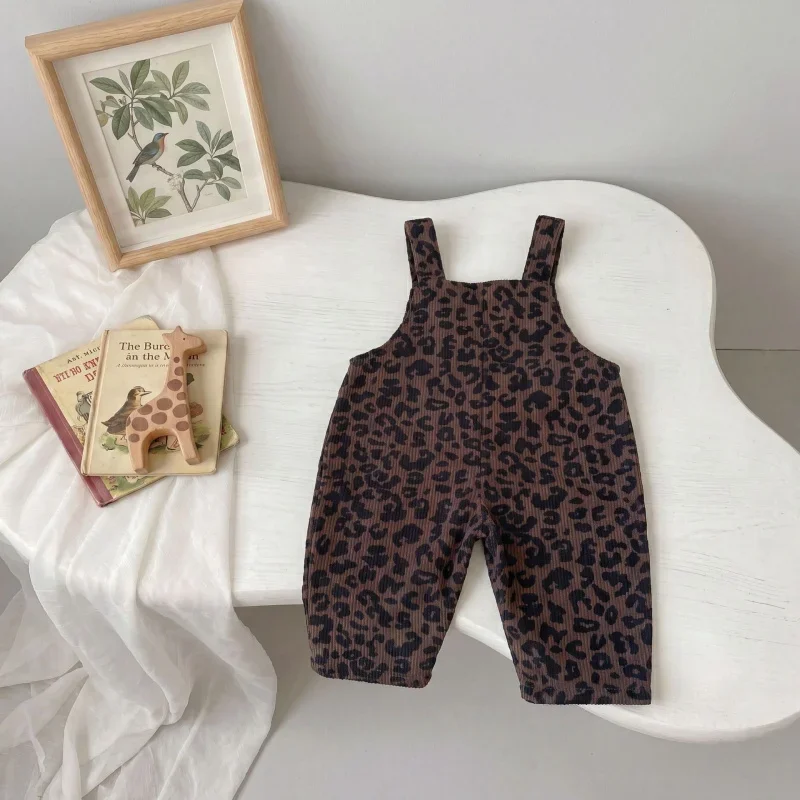 LeopardChic – Modne i wygodne – dziewczęce ogrodniczki w panterkę