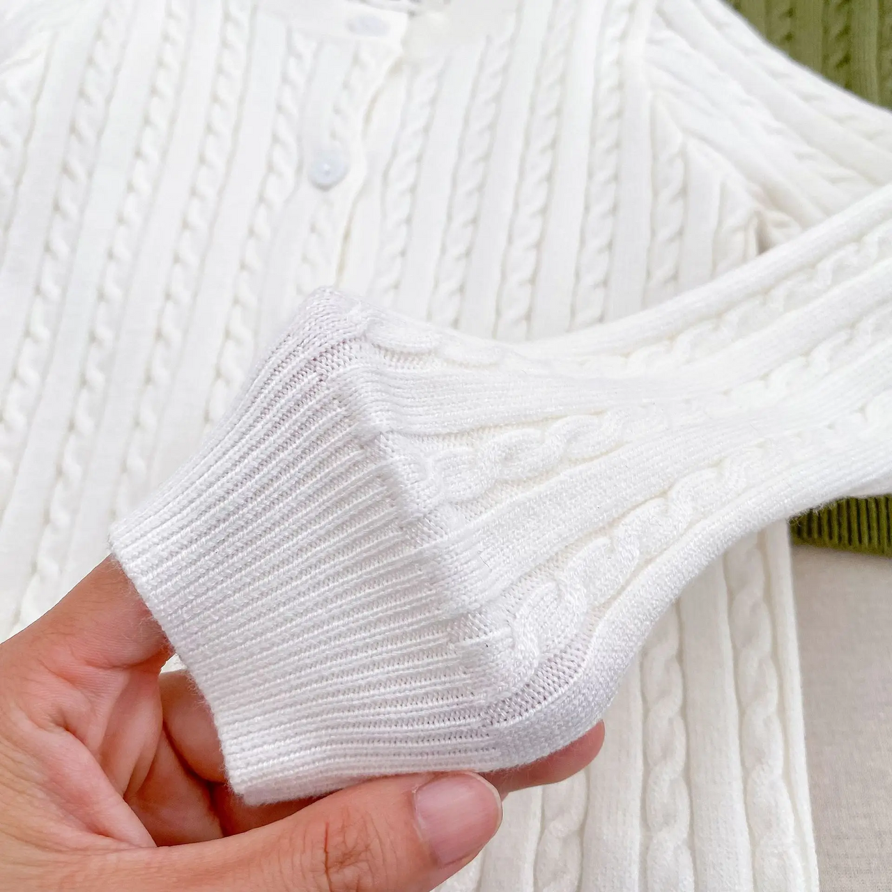 CozyBelle – Elegancka i ciepła – dzianinowa kamizelka z guzikami