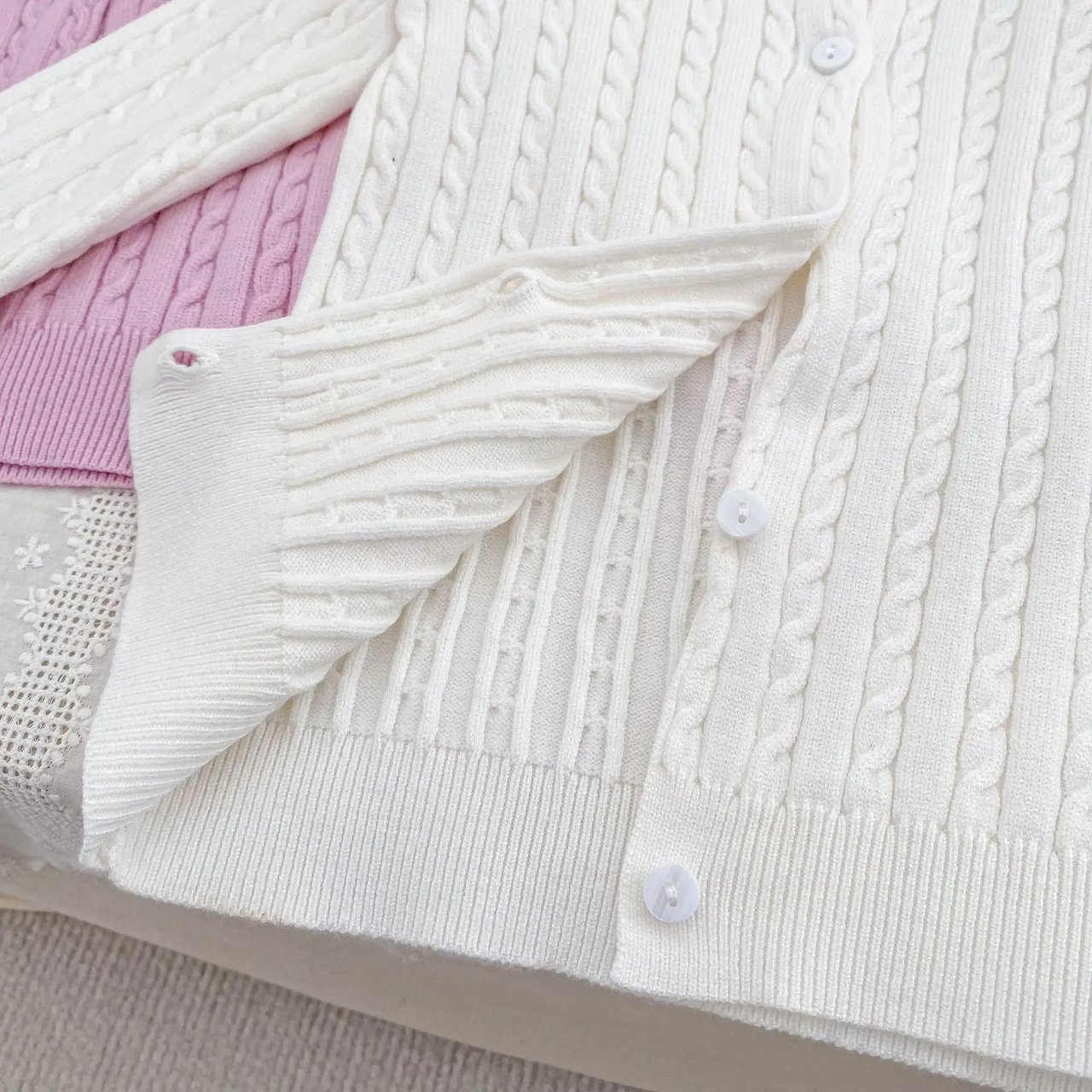 CozyBelle – Elegancka i ciepła – dzianinowa kamizelka z guzikami