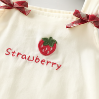 Thumbnail for BerryBloom – Urocza i wygodna – sukienka dla dziewczynek z naszywką przedstawiającą truskawkę i króliczka
