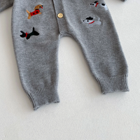 Thumbnail for PlayfulKnit – Delikatny i uroczy – dzianinowy kombinezon dla niemowląt z nadrukiem psów