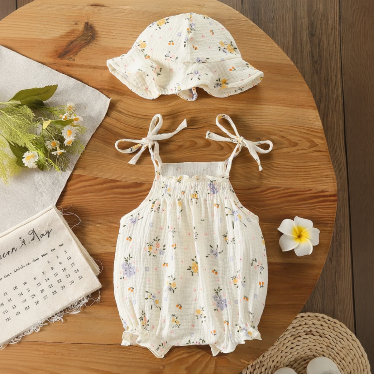LittleBlossom – Letni komfort i styl – body dla niemowląt z czapeczką
