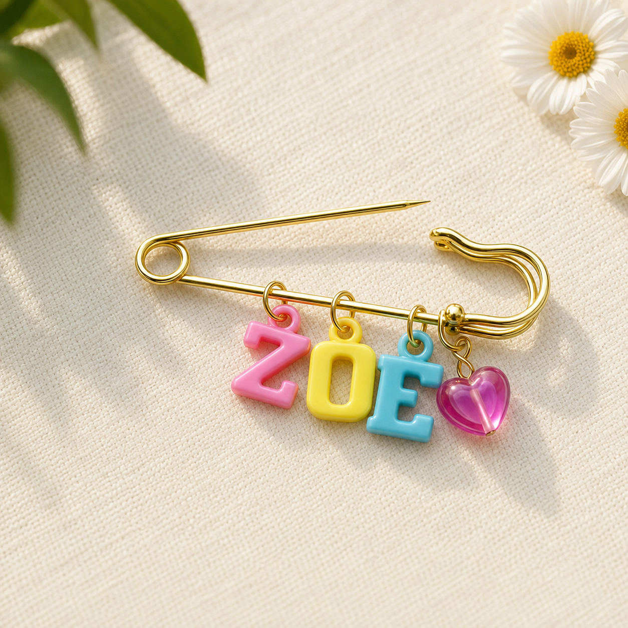 Personalized Charm Pin – Osobista i stylowa – broszka z imieniem