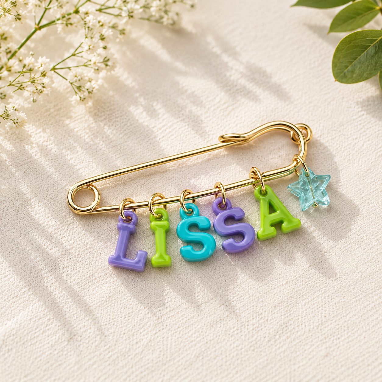 Personalized Charm Pin – Osobista i stylowa – broszka z imieniem
