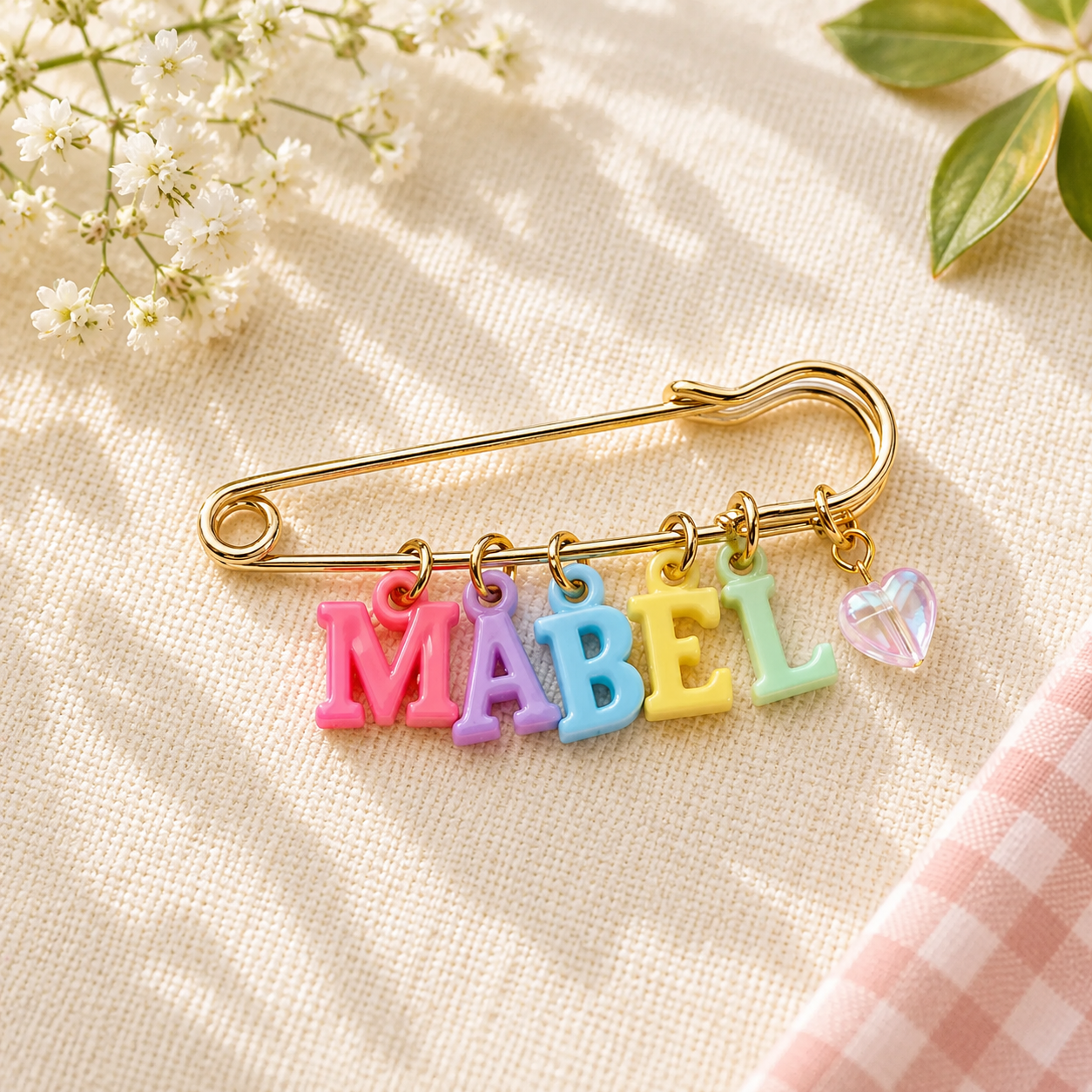 Personalized Charm Pin – Osobista i stylowa – broszka z imieniem