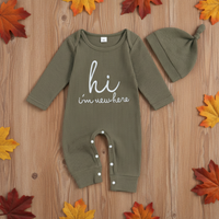 Thumbnail for CuddleBaby – Cześć, jestem tu nowa – zestaw składający się z kombinezonu dla niemowląt i czapeczki