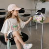 SunnyKids – Wygodna i urocza – koszulka oversize z nadrukiem z kreskówki