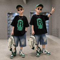 Thumbnail for CoolBoys – Stylowy i wygodny – strój dla chłopców z koszulką i dżinsowymi szortami