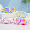 AquaVision – Regulowana ochrona przed kondensacją i promieniowaniem UV – silikonowe okulary pływackie z zatyczkami do uszu
