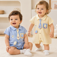 Thumbnail for KiddoStyle – Uroczy i miękki – dziecięcy kombinezon z krawatem i naszywką