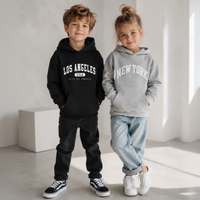 Thumbnail for MiniUrban – Przytulny i stylowy – sweter z kapturem i nadrukiem „Los Angeles/New York”
