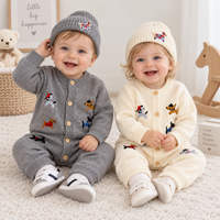 Thumbnail for PlayfulKnit – Delikatny i uroczy – dzianinowy kombinezon dla niemowląt z nadrukiem psów