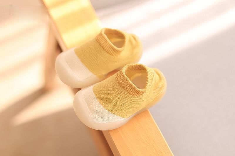 TinySteps – Komfort i bezpieczeństwo – buciki FlexiFeet dla niemowląt