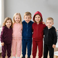 Thumbnail for Kids Tales – Ciepły i wygodny – aksamitny dres dla dzieci