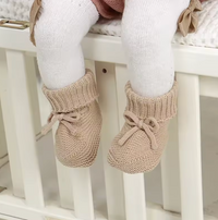 Thumbnail for SnuggleSteps – Ciepłe i miękkie – dzianinowe buciki dla niemowląt