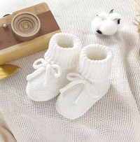 Thumbnail for SnuggleSteps – Ciepłe i miękkie – dzianinowe buciki dla niemowląt