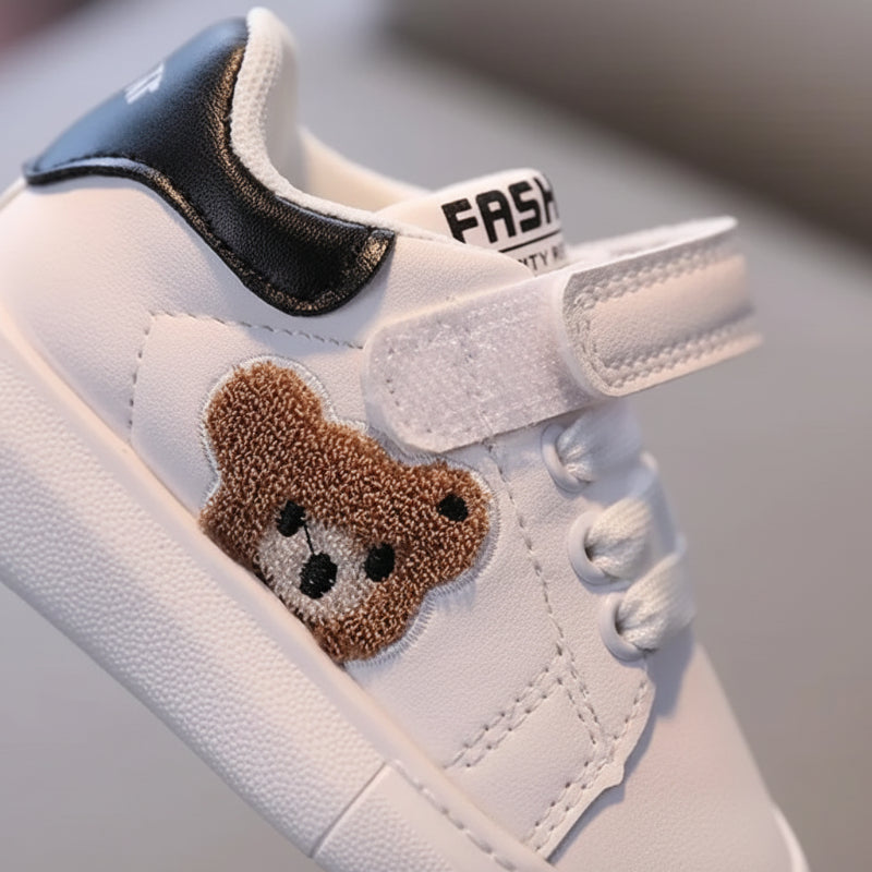 Bear Sneakers – Wygodne i urocze – dziecięce trampki z motywem misia