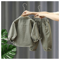 Thumbnail for LittleExplorer – Wygodne i stylowe – zestaw spodni i koszuli dla dzieci