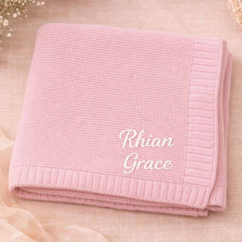 Personalized Baby Blanket – Miękki i wyjątkowy – bawełniany koc z indywidualnym haftem