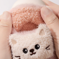 Thumbnail for SnuggleKitty – Ciepło i bezpieczeństwo – dziecięce kapcie w kształcie kotków