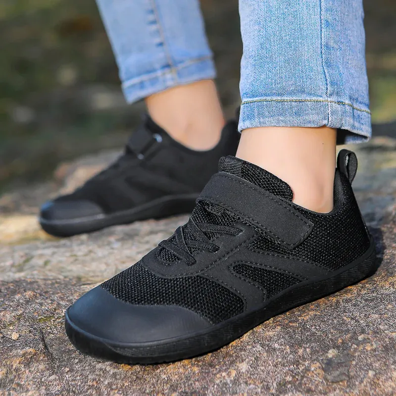 RunCoast – Świeże i elastyczne – antypoślizgowe buty dla dzieci Barefoot