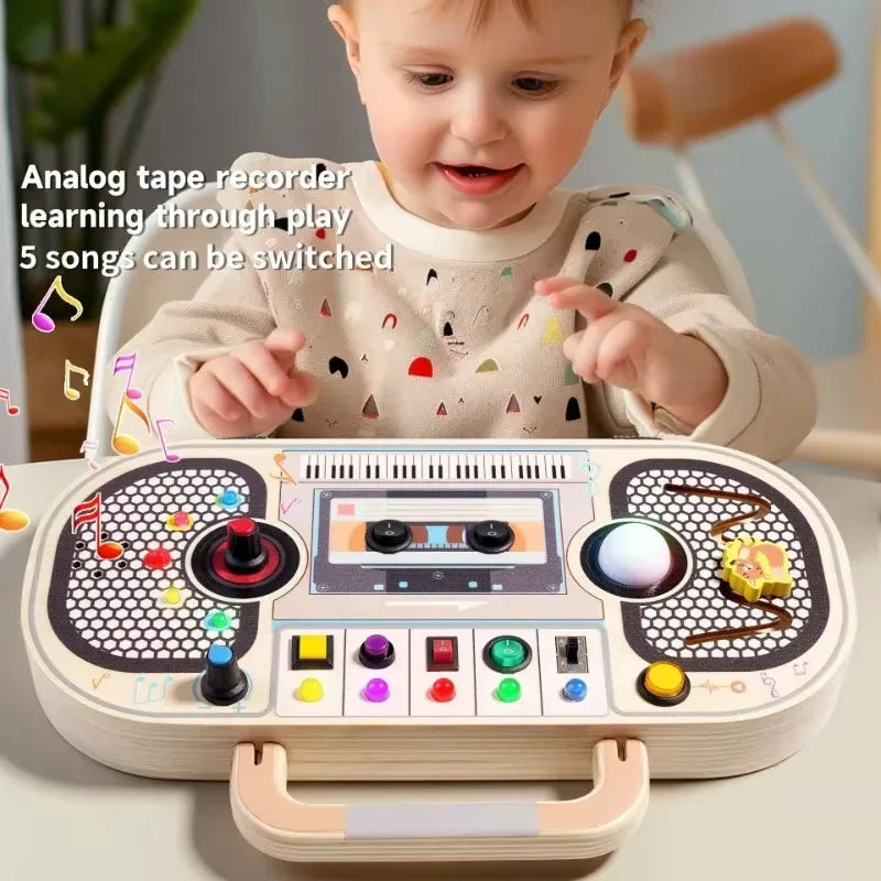 Wooden Busy Board – Motoryka i interakcja – tablica z ćwiczeniami muzycznymi