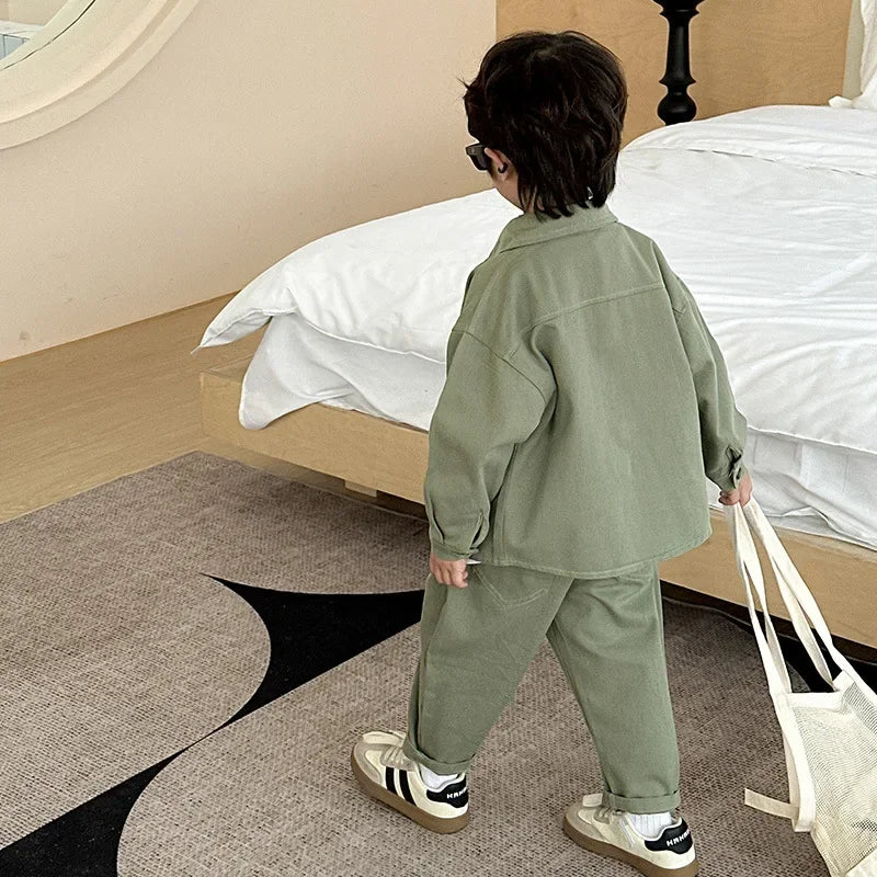 Boys Fashion – Modny i wygodny – zestaw cargo dla chłopców