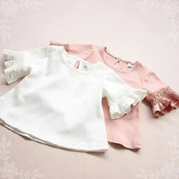 Thumbnail for Girls Trumpet Sleeve Top – Elegancja i wygoda – rękawy z koronką