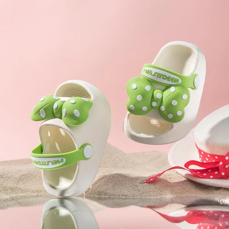 Mini Fashion – Wesoły i bezpieczny – Kapcie plażowe Polka