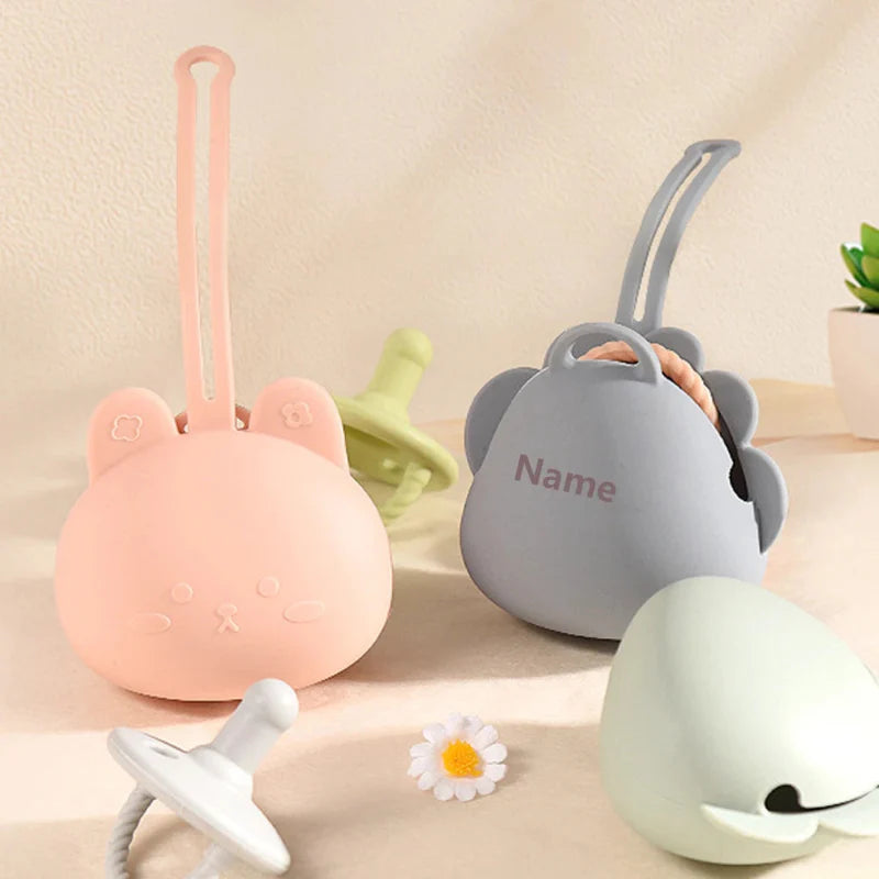 Personalized Pacifier Case – Grawerowany i praktyczny – spersonalizowany uchwyt na smoczek