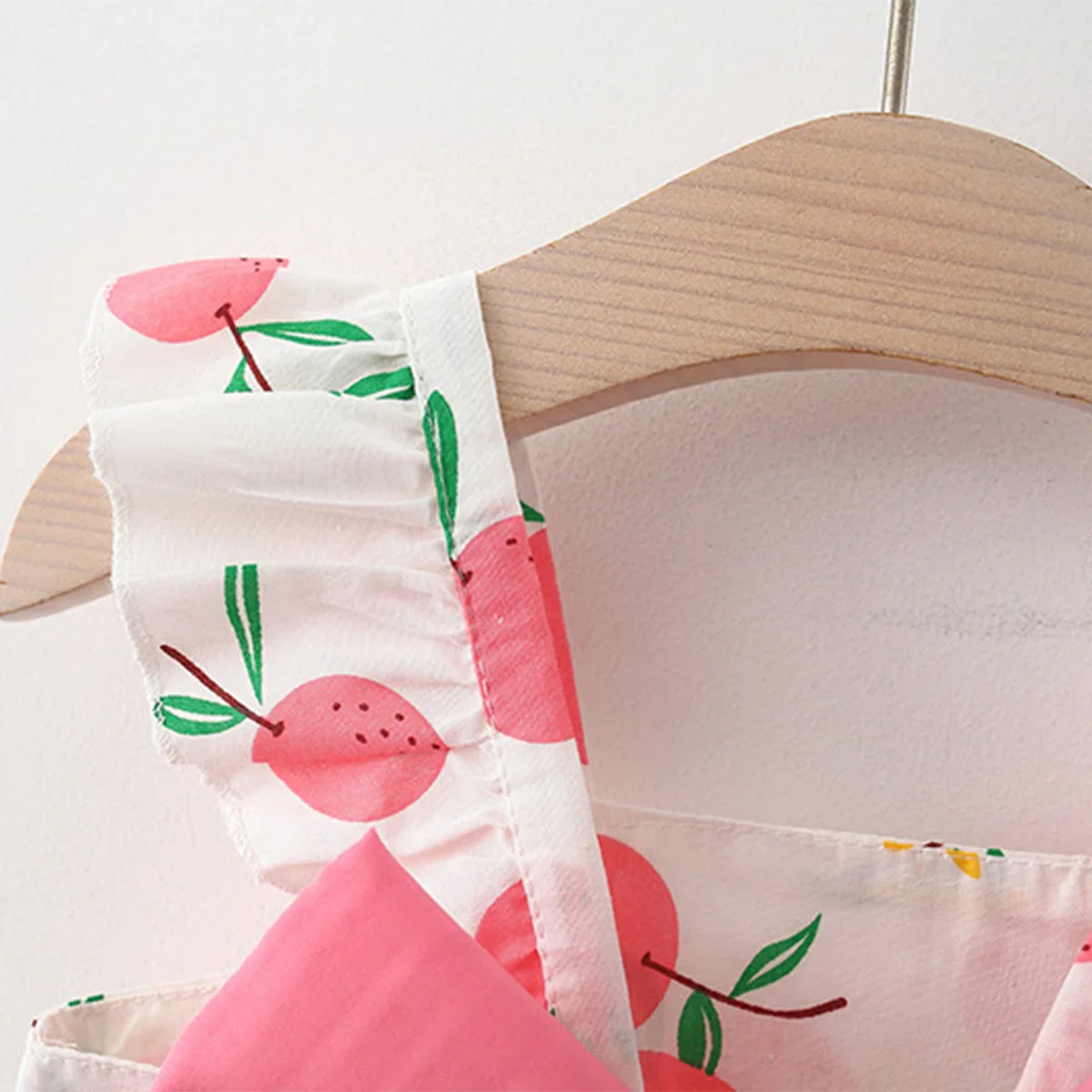 Mini Fashion™ – Słodkie i letnie – Owocowa sukienka (zawiera DARMOWY słomkowy kapelusz)