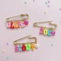 Thumbnail for Personalized Charm Pin – Osobista i stylowa – broszka z imieniem