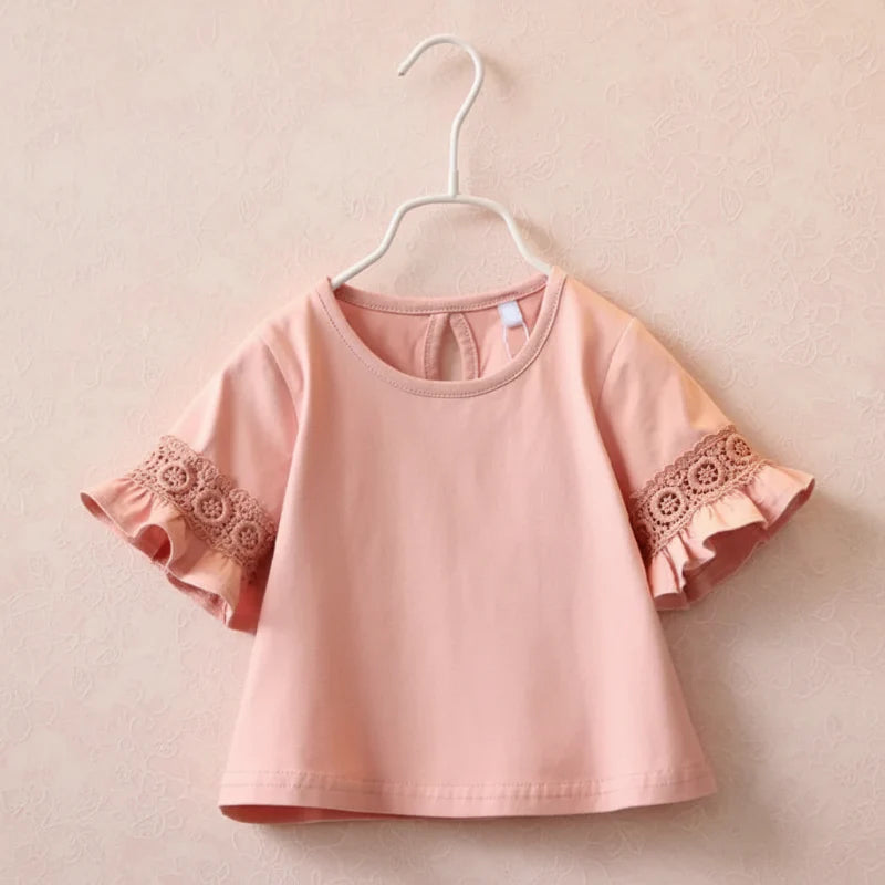 Girls Trumpet Sleeve Top – Elegancja i wygoda – rękawy z koronką