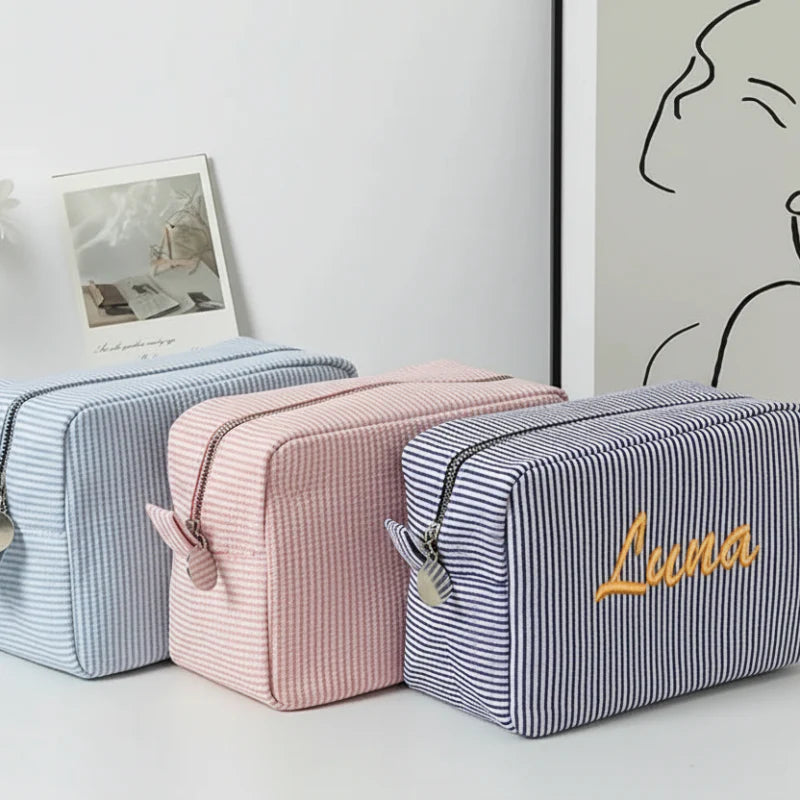 Striped Name Pouch – spersonalizowana i stylowa kosmetyczka
