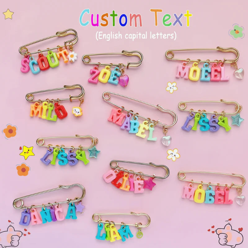 Personalized Charm Pin – Osobista i stylowa – broszka z imieniem