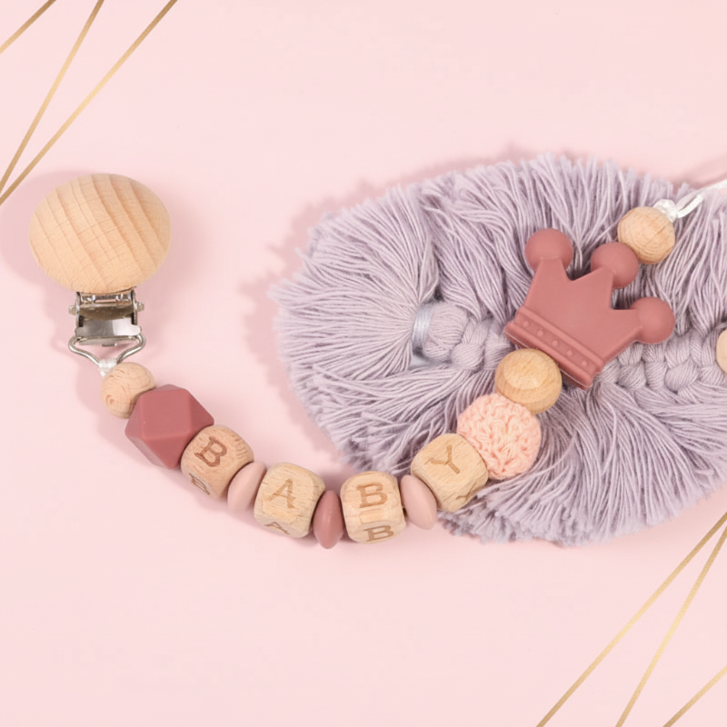 Personalized Pacifier Chain – Bezpiecznie i stylowo – spersonalizowany łańcuszek do smoczka